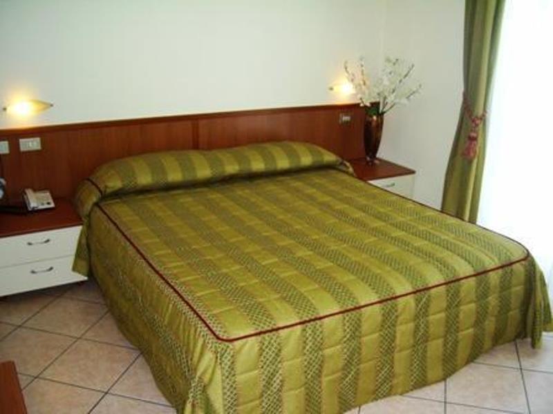 Hotel San Siro Fiera Милано Екстериор снимка
