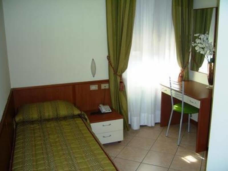 Hotel San Siro Fiera Милано Екстериор снимка