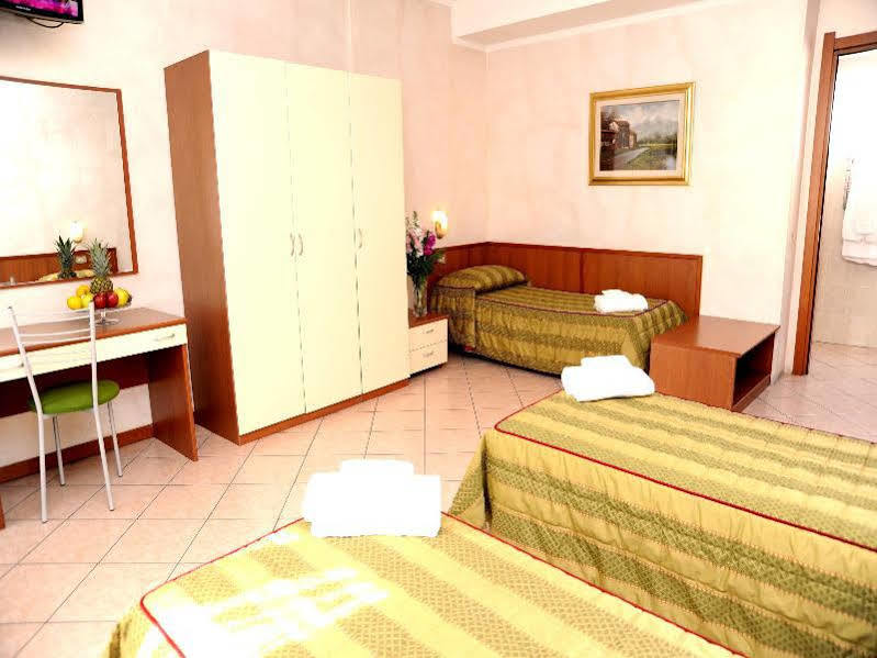 Hotel San Siro Fiera Милано Екстериор снимка